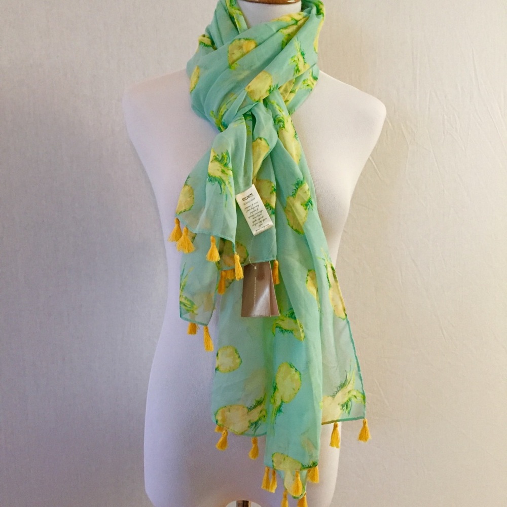 NWT 🍍 Scarf from Francesca’s